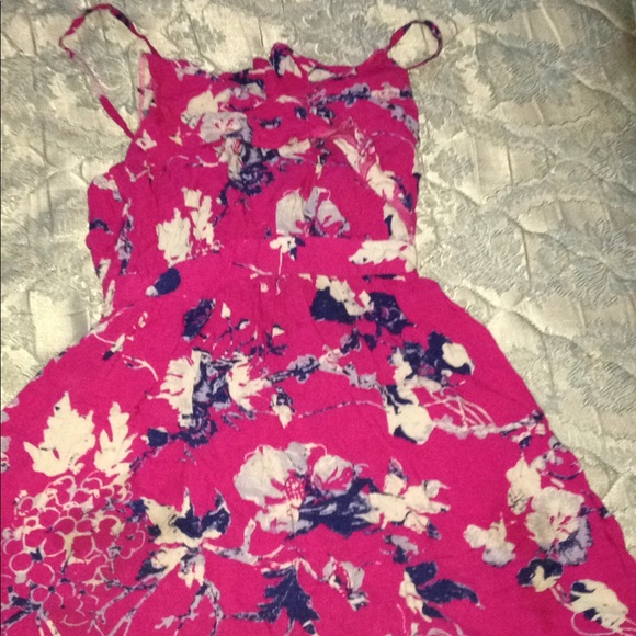 Pretty pink white and blue flowery dress - Picture 1 of 2